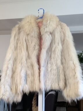 Beautiful Vintage Women's Real Fox Fur Winter Coat.